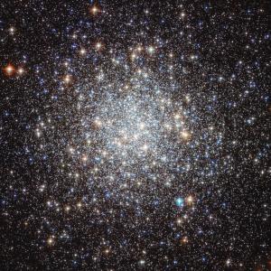 hubble telescope picture of messier9 star cluster